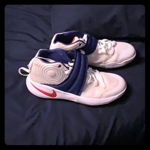 Size 10.5 kyrie 2s